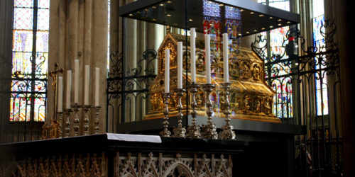 The Shrine of the Three Kings, which is said to contain relics of the Three Magi, is one of Cologne Cathedral’s most renowned relics.